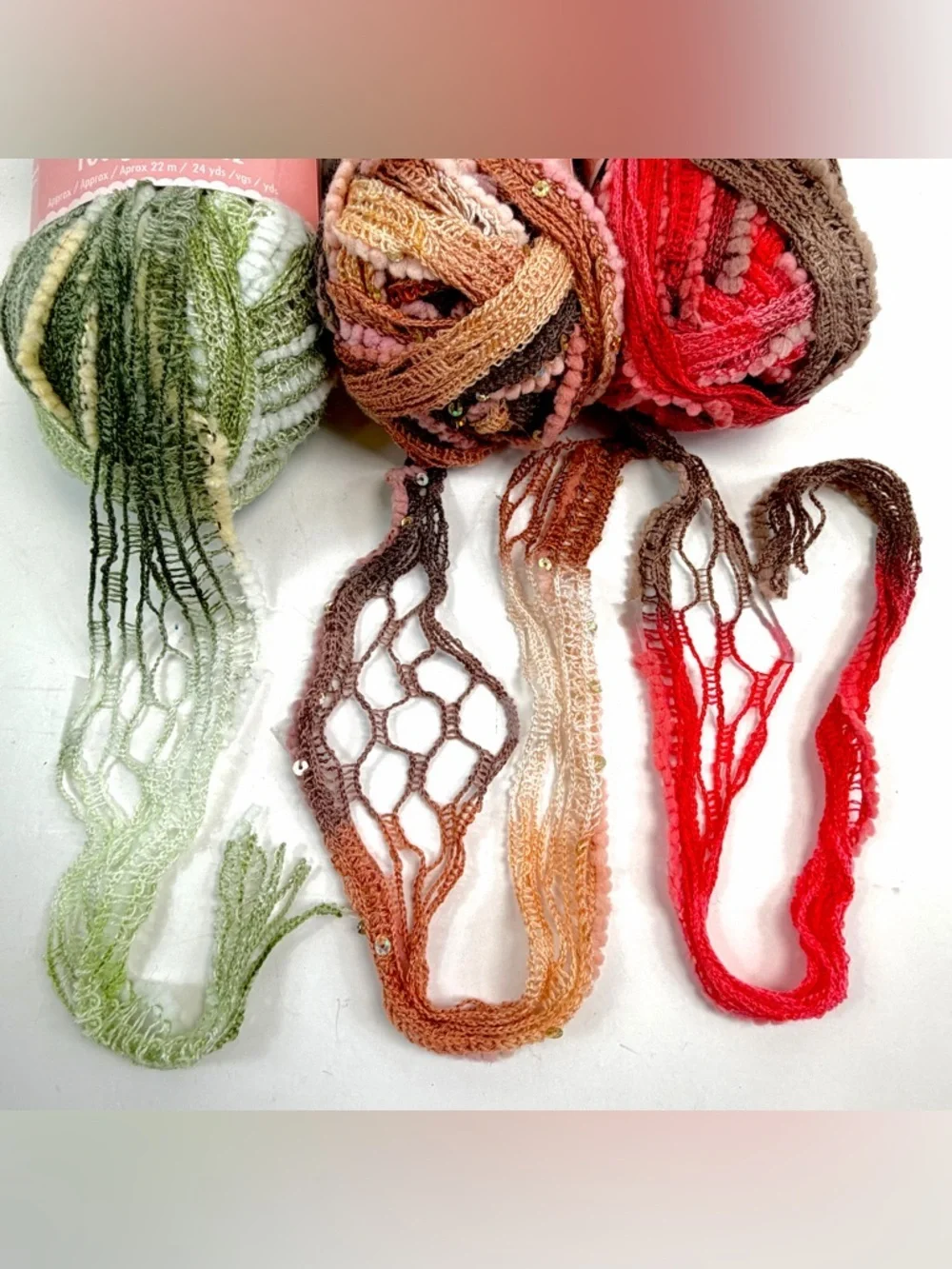 Patons Pirouette Yarn Lot 3 Ruffle Scarf Yarn Sequin Makes 3 Scarves - Picture 2 of 7